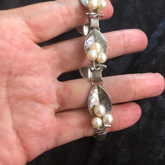 Vintage Ming's Hawaii Sterling Pearl Bracelet - Picture 4 of 9